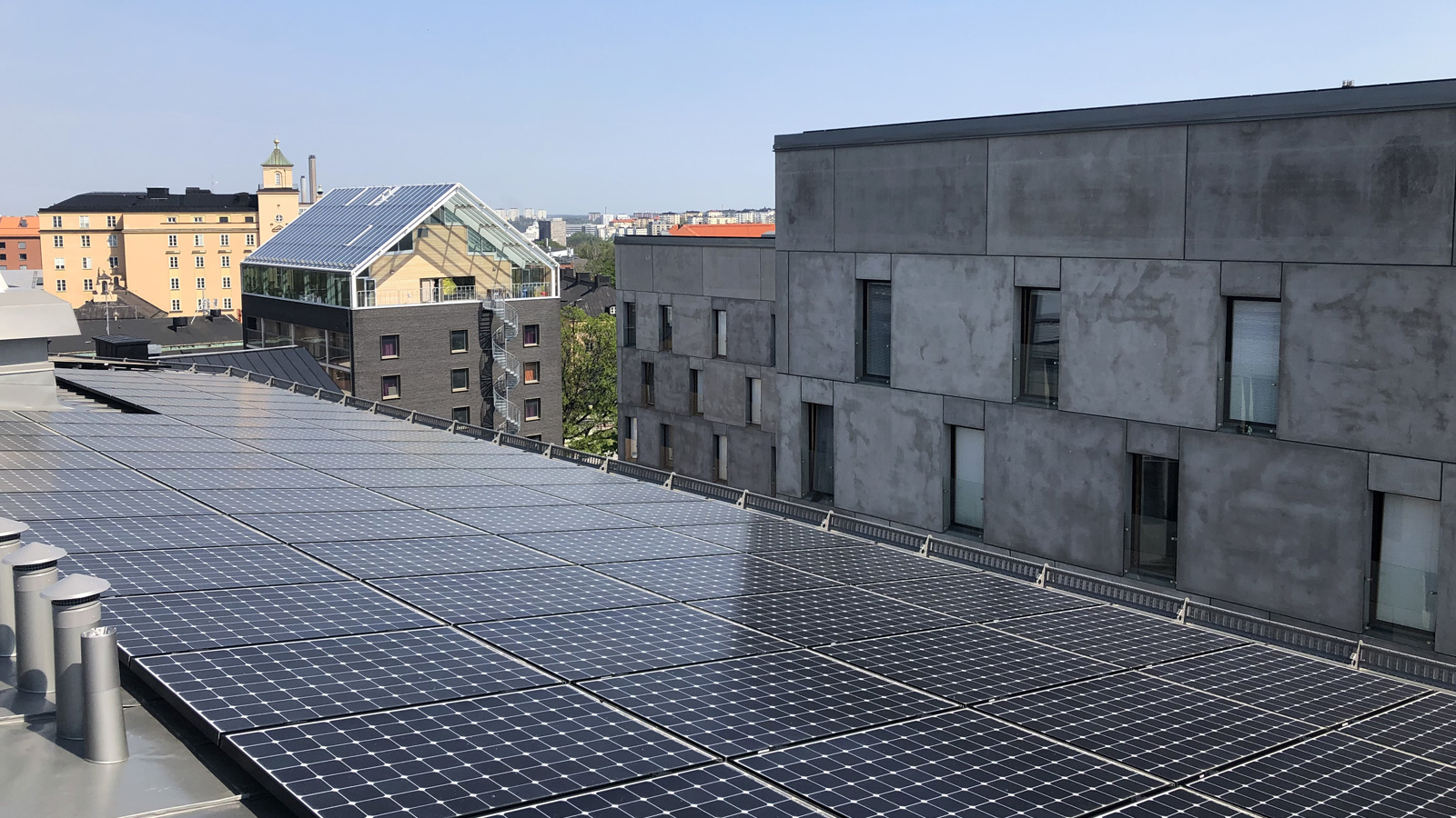 Roof with sun panels